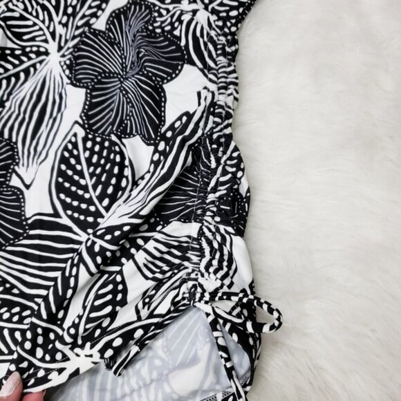 New croft & Barrow black and white tankini top with ruched sides - Picture 7 of 8